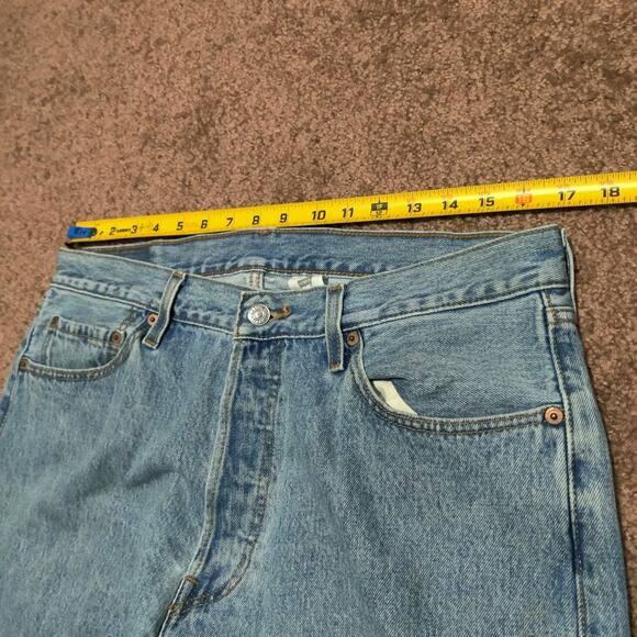 Vintage Levis 501 Jeans Mens 34 x 29 Light Washed Button Fly Pants Y2K - Picture 6 of 9